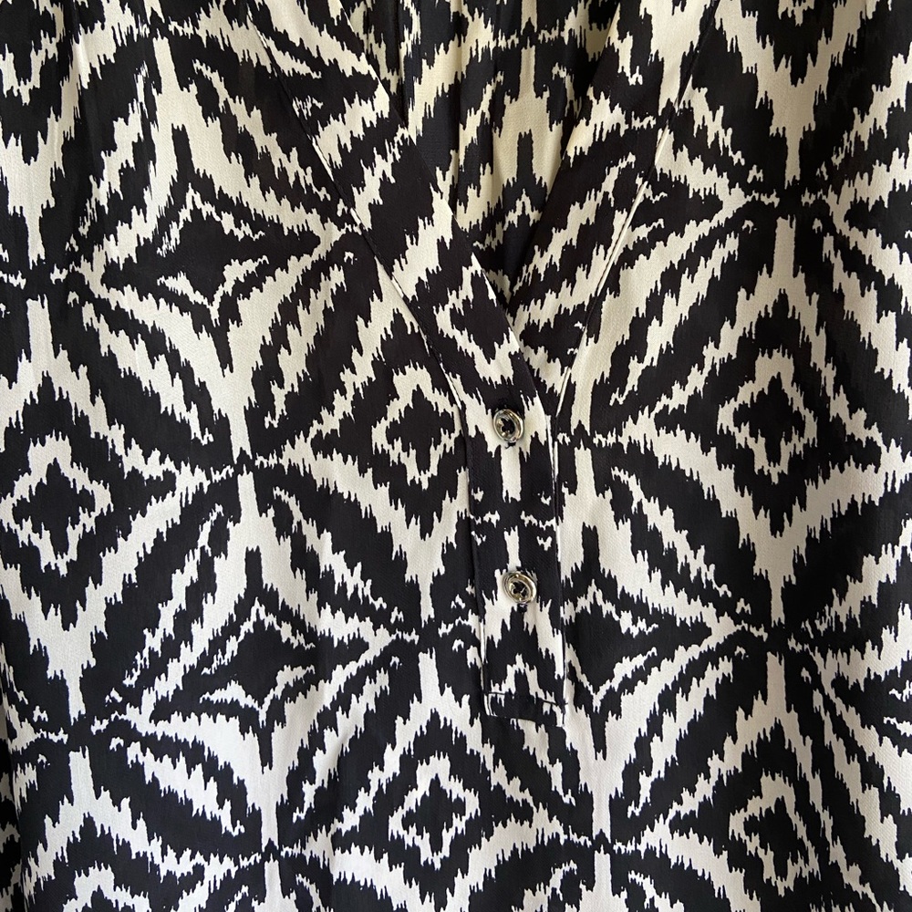 Large Banana Republic Top Like New - Picture 3 of 4